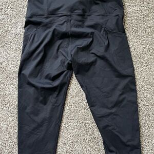 Women's XL Black High-Waisted Leggings with Mesh Detail​​